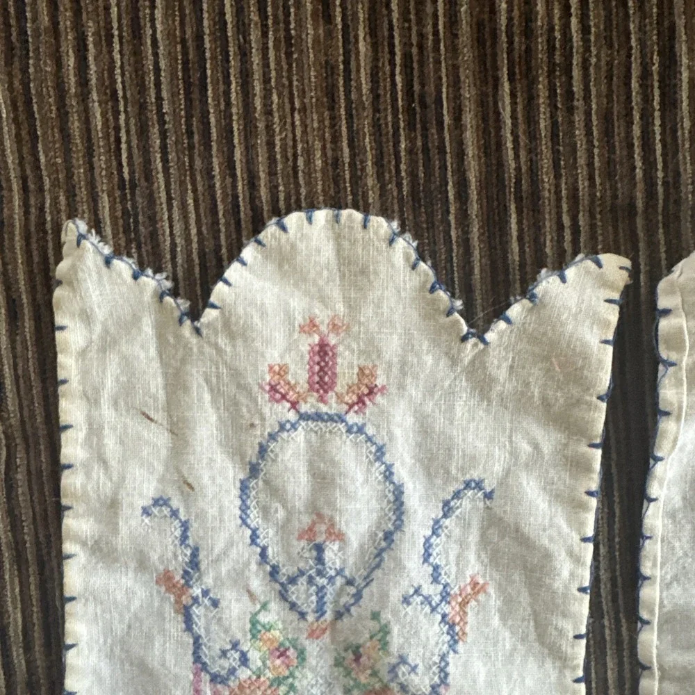 Handmade Cross-Stitch Linen Chair Back & Armrest Cover Set Vtg Scalloped Doilies